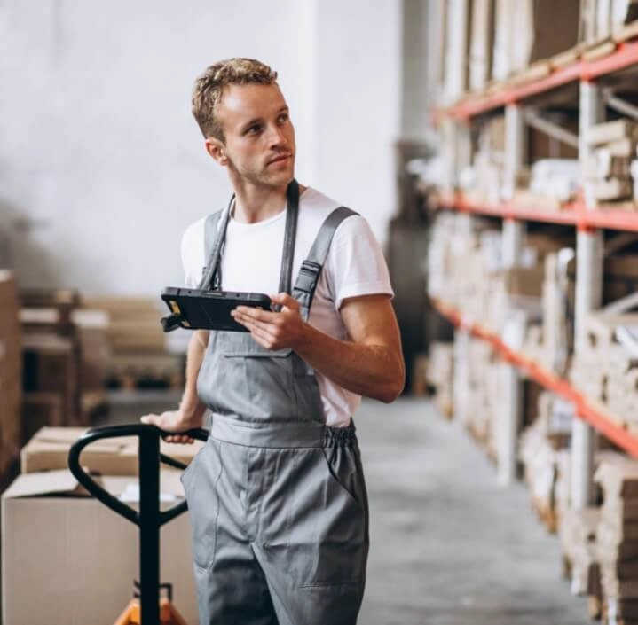 raktáros egy ipari raktárban